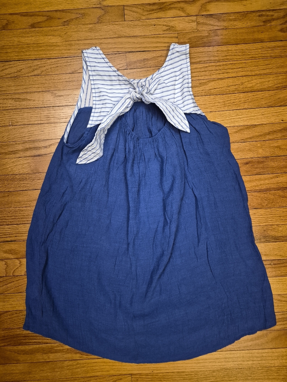 Doe & Rae Size Small Blue Keyhole Back Tank Top - Picture 2 of 2